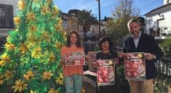 Mijas instala tres grandes árboles navideños de 20 metros en los principales núcleos de Mijas