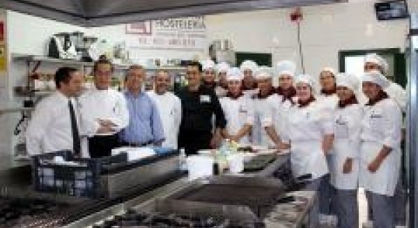 El Ayuntamiento ofrece cinco becas de formación  en la Escuela de Hostelería de Estepona