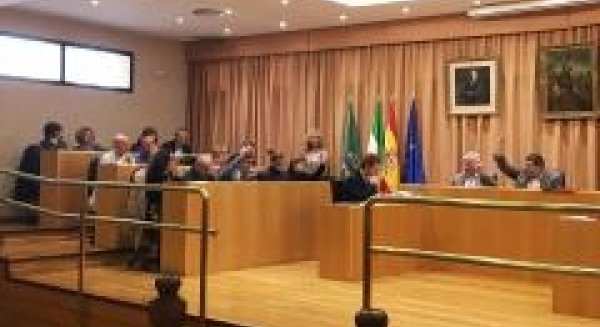 El Gobierno de Vélez sanea las cuentas municipales rebajando la deuda