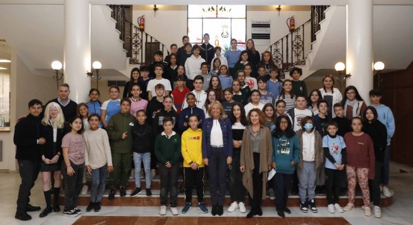 Marbella celebra un pleno extraordinario para incorporar a los alumnos de los centros de Secundaria