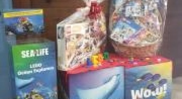 Lego y Sea Life Benalmádena sortean una original cesta de navidad de Lego valorada en más de 500€