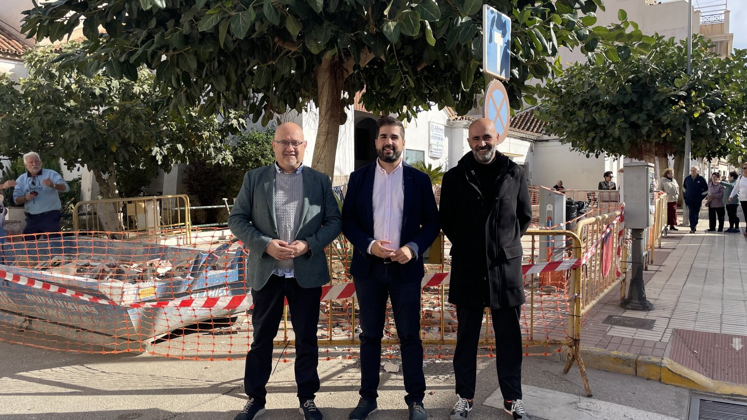 Infraestructuras inicia las obras de remodelación de la plaza de la iglesia de la Caleta de Vélez