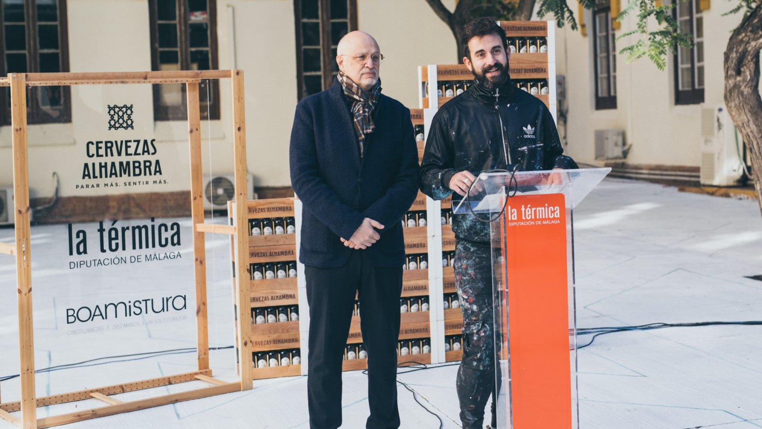 Boa Mistura llega a la Térmica para transformar el suelo del patio de la biblioteca con un gran mural