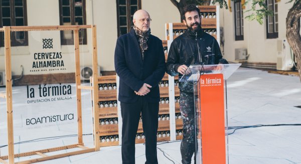Boa Mistura llega a la Térmica para transformar el suelo del patio de la biblioteca con un gran mural