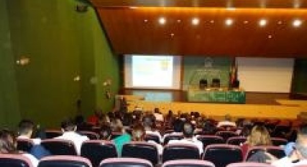 El Hospital Costa del Sol acoge una conferencia de Antonio Pérez Rielo
