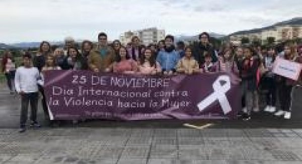 La marcha y el homenaje a las víctimas han estado protagonizados por niños y niñas del municipio