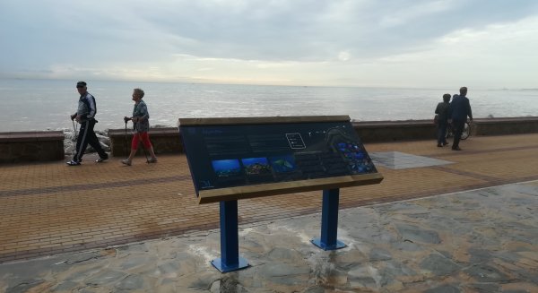 La Diputación señaliza la riqueza de la flora y la fauna submarina de la Senda Litoral