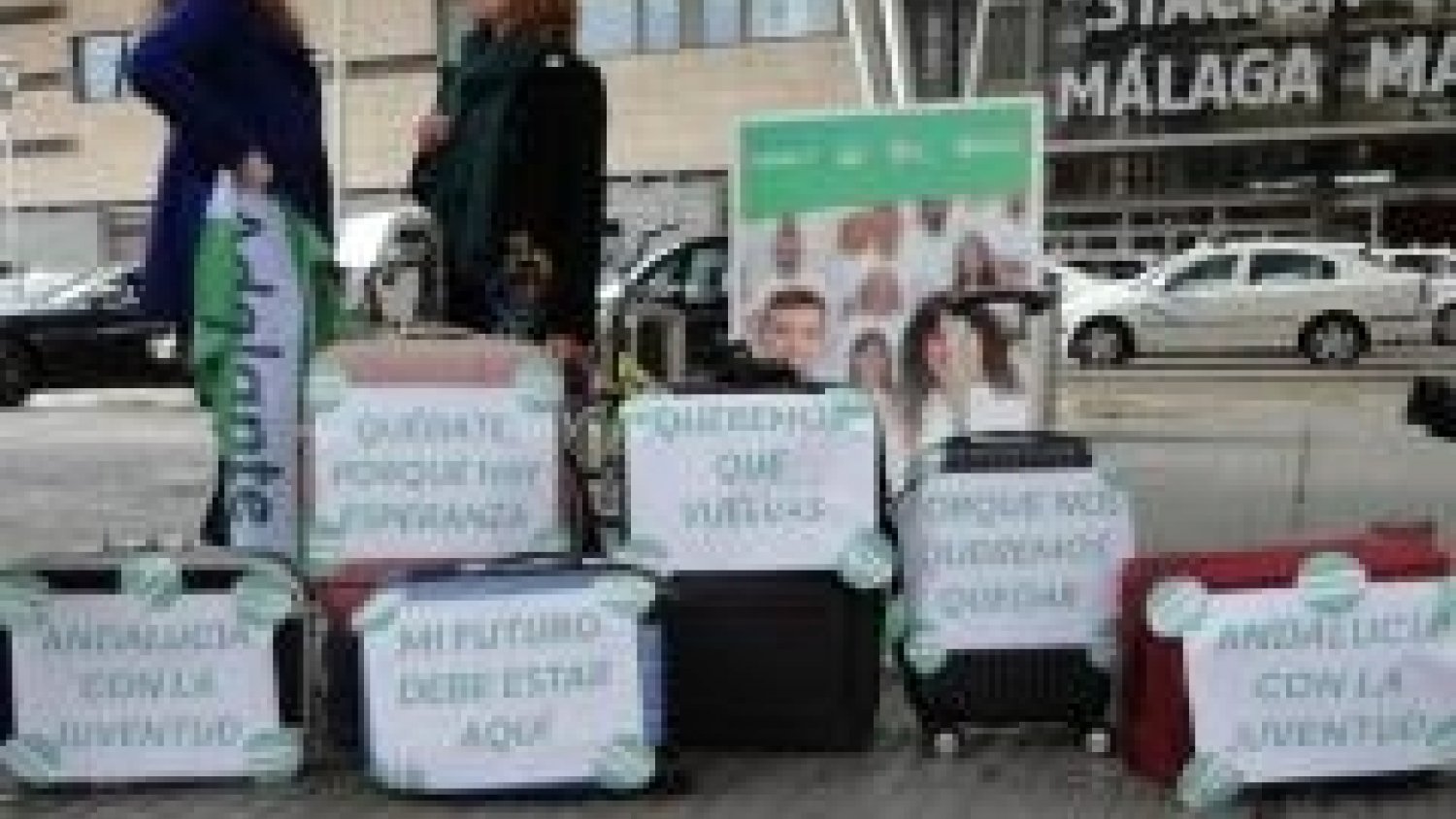Adelante Andalucía escenifica su programa para facilitar el retorno de los jóvenes emigrantes