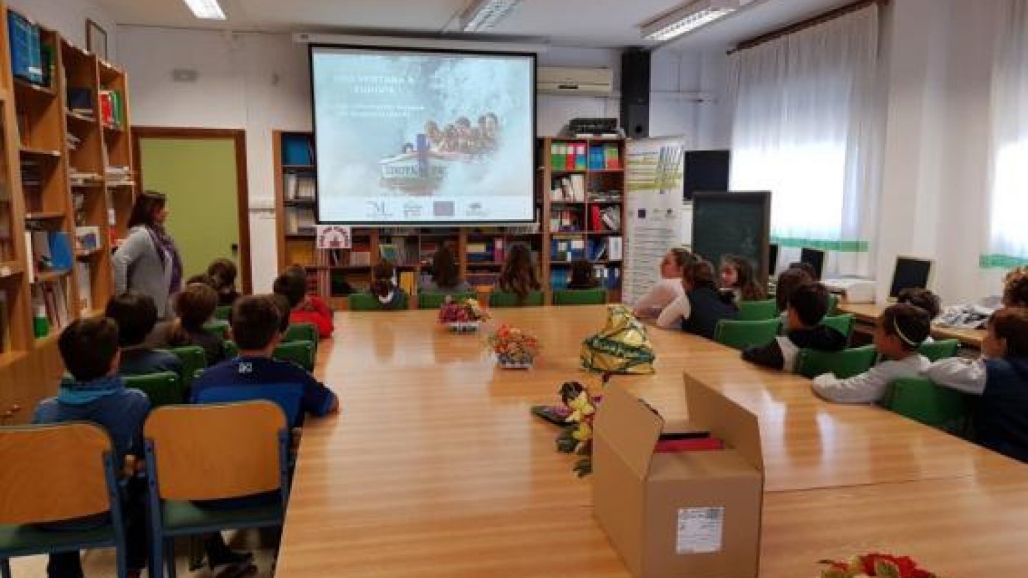 La Diputación lleva a centros escolares de la provincia la campaña “una ventana a Europa”