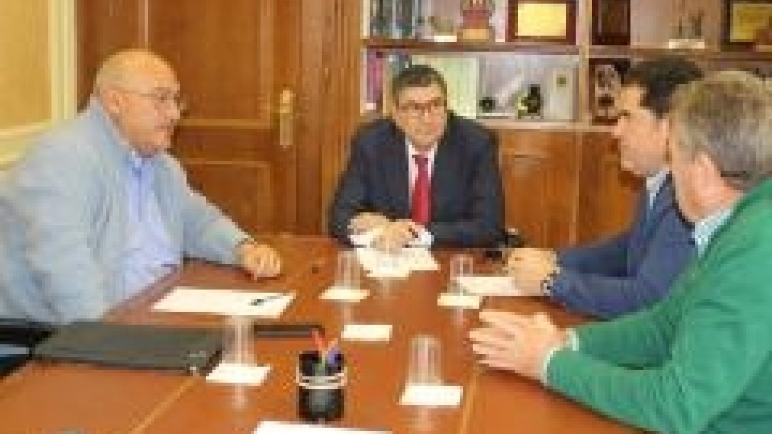 Moreno Ferrer reforzará la vigilancia contra los robos de aguacates