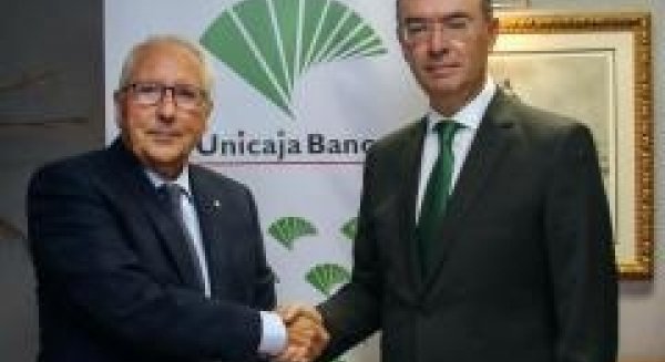 Unicaja Banco renueva su convenio con la Asociación Española de Productores de Frutas Tropicales