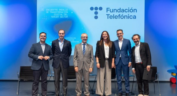 Loles López aboga por la digitalización de los servicios sociales