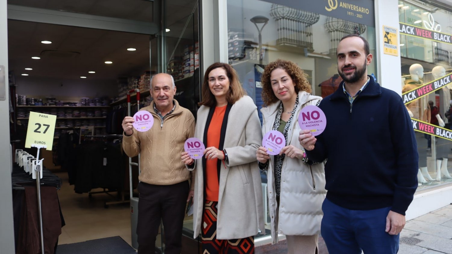Ronda inicia una campaña en comercios locales para sensibilizar contra la violencia a las mujeres
