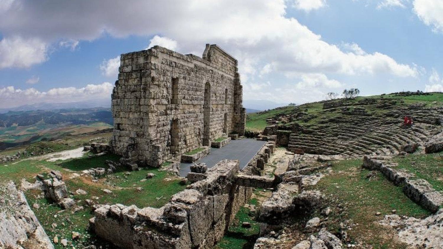 La Junta reactiva el yacimiento arqueológico de Acinipo como espacio cultural y turístico