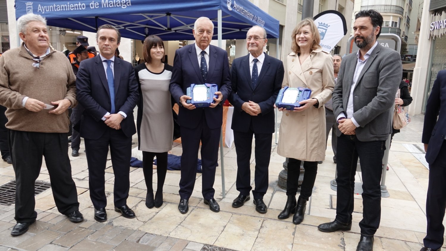 Málaga cuenta desde hoy con dos desfibriladores ubicados a pie de calle