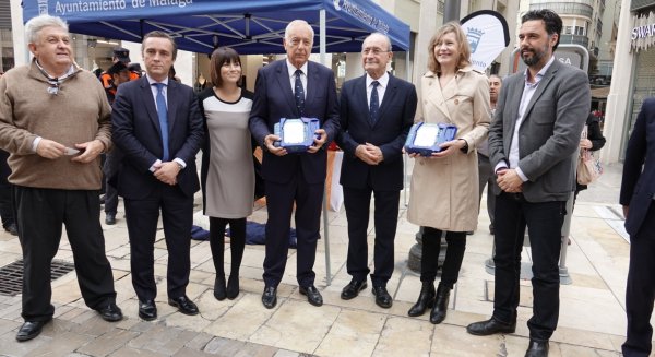 Málaga cuenta desde hoy con dos desfibriladores ubicados a pie de calle