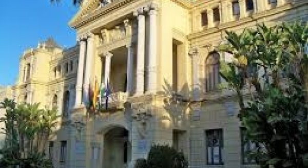 El pleno aprueba una modificación de cinco millones de euros que incluye un refuerzo de la política social y mejoras para policías y bomberos
