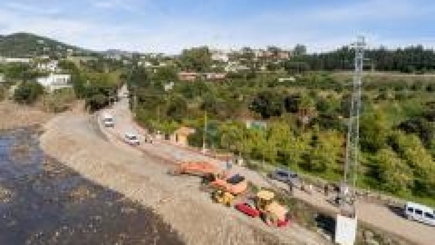 El Ayuntamiento abre al tráfico el acceso a Forest Hills que fue arrastrado por la lluvia