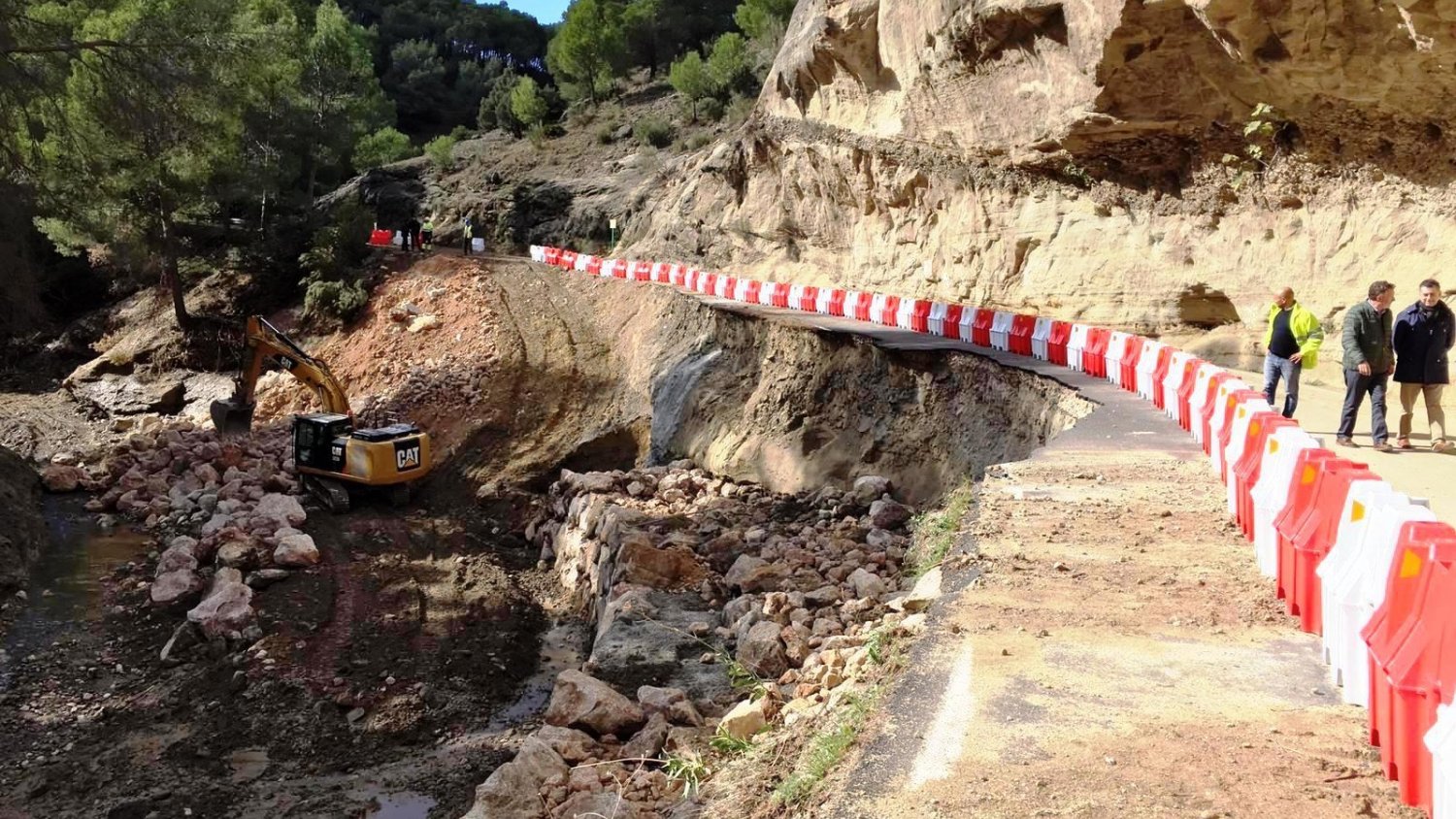 La Diputación invierte 1,2 millones de euros en el arreglo de dos carreteras  del Caminito del Rey
