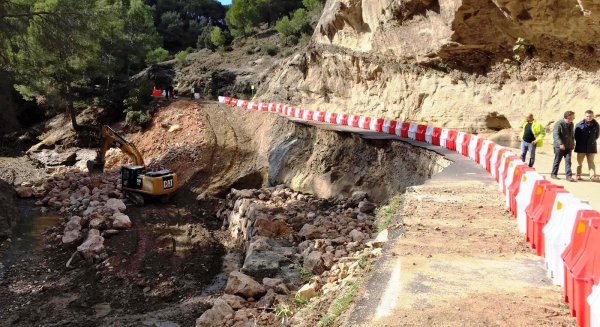 La Diputación invierte 1,2 millones de euros en el arreglo de dos carreteras  del Caminito del Rey