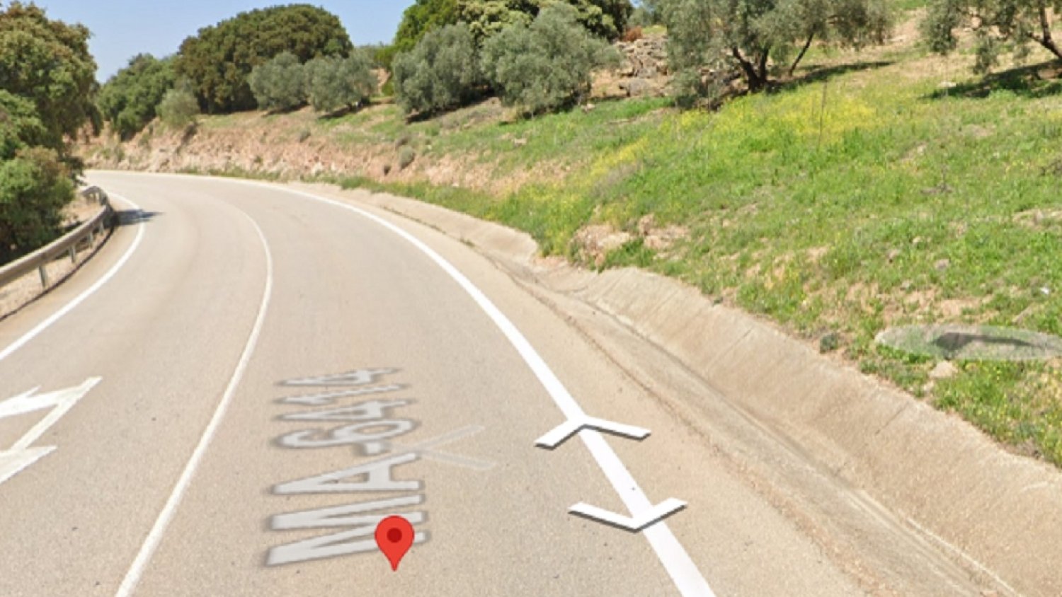 Una mujer muere y dos hombres resultan heridos tras colisionar dos turismos en Antequera