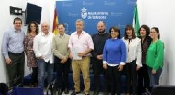 El Ayuntamiento firma un convenio para ser sede comarcal de la atención a niños con altas capacidades