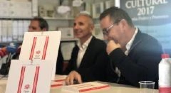 El periodista y poeta malagueño Manuel Alcántara, Autor del Año 2019 del Centro Andaluz de las Letras