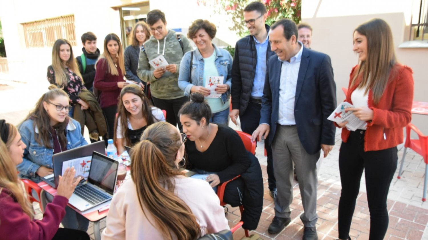 El PSOE asegura que con Susana Díaz ningún joven malagueño se queda sin estudiar en la Universidad