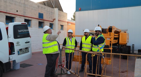 Marbella repara e impermeabiliza la cubierta del pabellón anexo del Antonio Serrano Lima