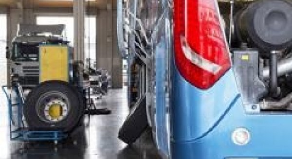 Apetam solicita una revisión de precios en las itv de autobuses escolares en Andalucía, los más caros de España