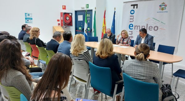 Empleo amplía al 2 de diciembre el plazo para los incentivos a la contratación indefinida