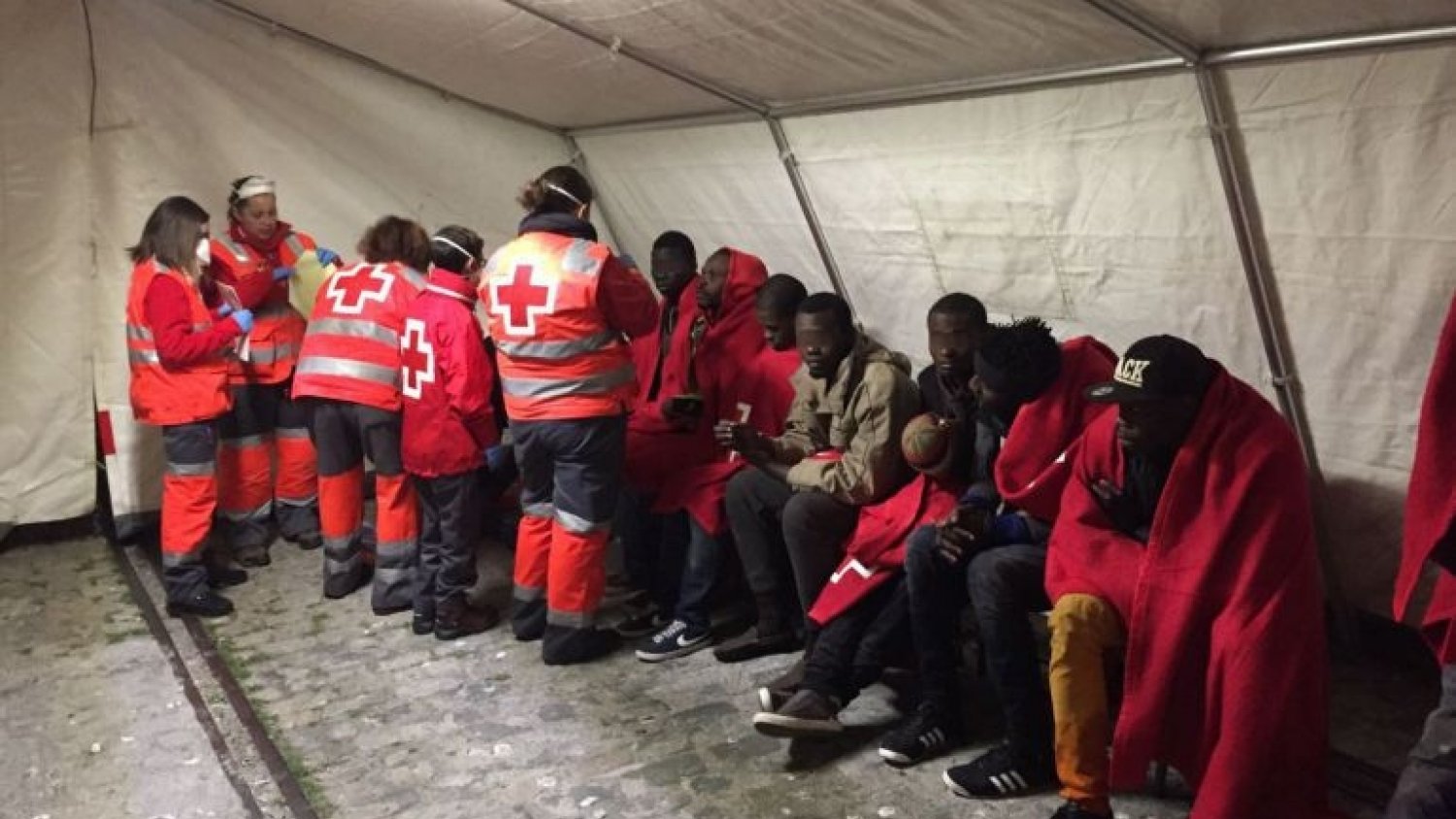 Habilitan una caseta del Recinto Ferial para la atención temporal de inmigrantes