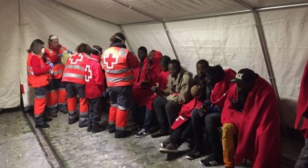 Habilitan una caseta del Recinto Ferial para la atención temporal de inmigrantes