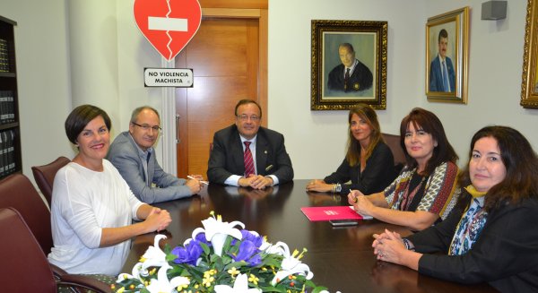 El Colegio de Graduados Sociales de Málaga se suma a la campaña 'No a la violencia Machista' #SumaYLate