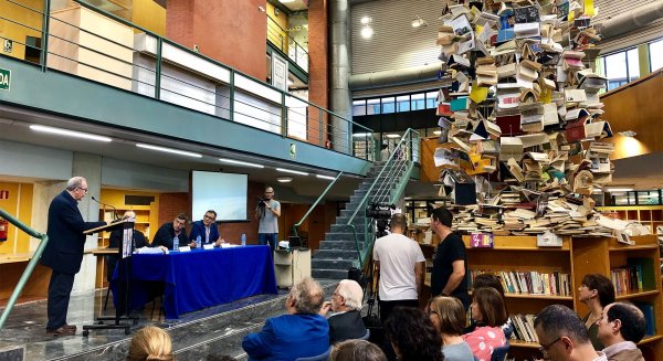 Tributo íntimo y humanista a Antonio Garrido y Pablo García Baena en la biblioteca universitaria