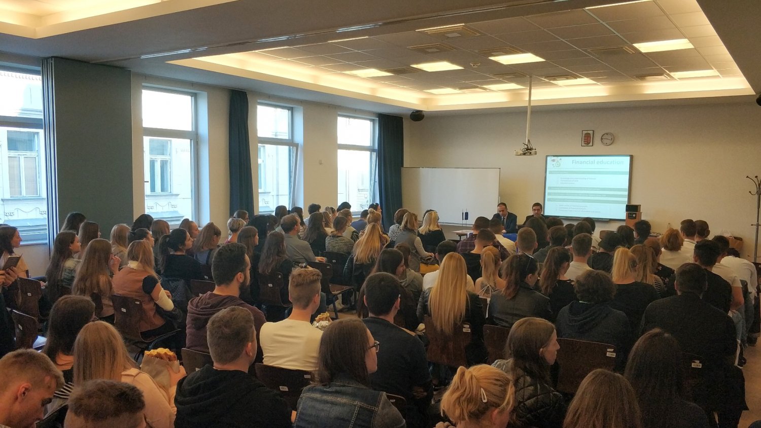 El Proyecto Edufinet de Unicaja participa en Budapest en un foro internacional de escuelas europeas