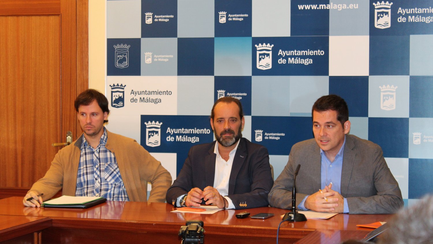Ciudadanos reclamará unas instalaciones dignas para atender a los inmigrantes que llegan a Málaga