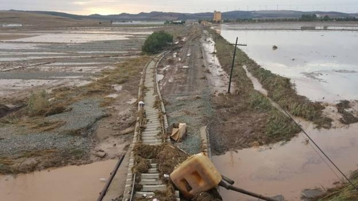 Adif continúa evaluando los daños en las tres líneas ferroviarias afectadas por las lluvias