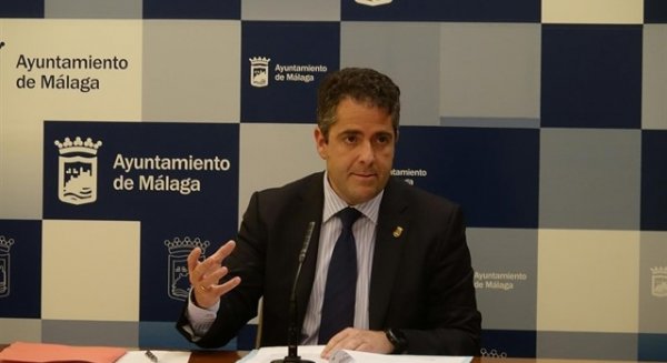 El equipo de gobierno propone destinar cinco millones para reforzar la política social, la policía y los bomberos