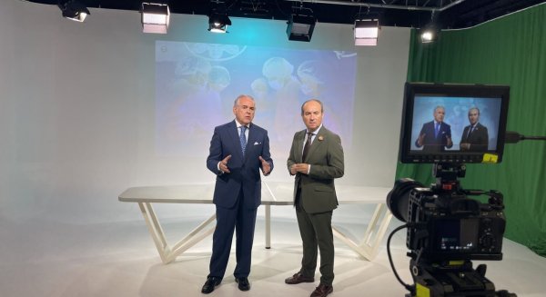 El Colegio de Médicos de Málaga elabora un documento con las claves para la retención del talento