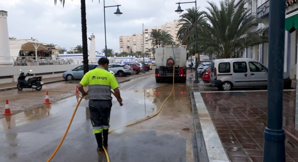 Estepona acomete un plan especial de limpieza en la ciudad y de acondicionamiento de caminos rurales
