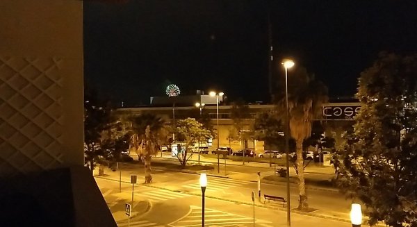 Unos fuegos artificiales desde un crucero alarman a los vecinos de Málaga capital