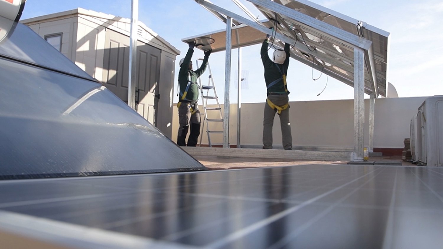 La Junta incrementa en 102 millones las ayudas al autoconsumo energético