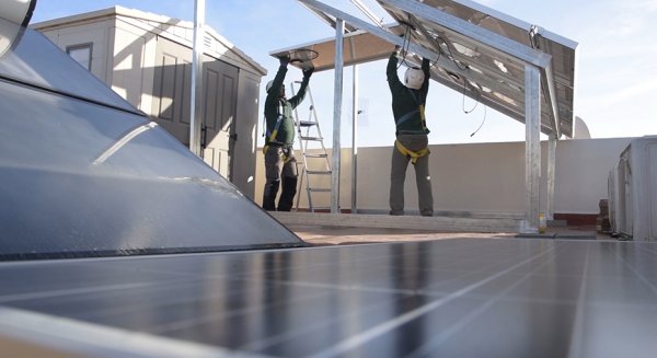 La Junta incrementa en 102 millones las ayudas al autoconsumo energético