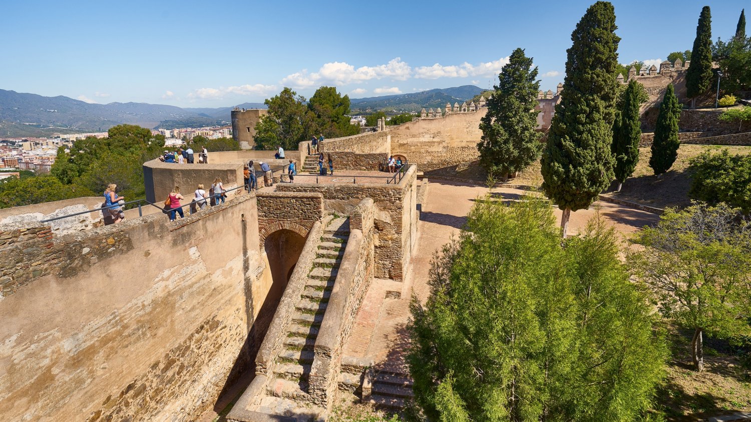 La Comisión de Patrimonio autoriza el arreglo del camino de acceso al Castillo de Gibralfaro