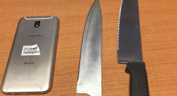 Detienen a dos encapuchados por intento de robo en una vivienda y herir con un cuchillo a la propietaria