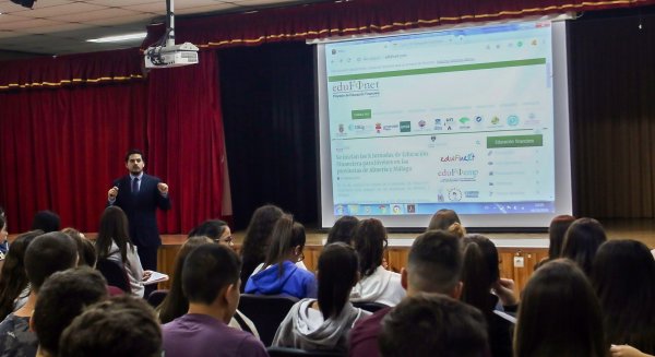 Unicaja inaugura en Málaga y Almería sus Jornadas de Educación Financiera para Jóvenes, que esperan alcanzar los 20.000 participantes