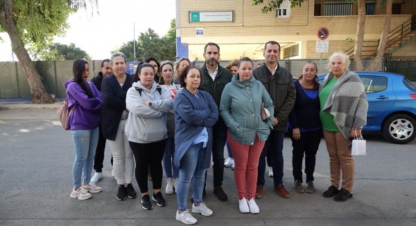 El PSOE exige un plan integral urgente en el CEIP El Tarajal para acabar una plaga de ratas