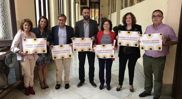 Ayuntamiento y entidades que luchan contra el cáncer diseñan un programa de actividades para conciencias y recaudar fondos