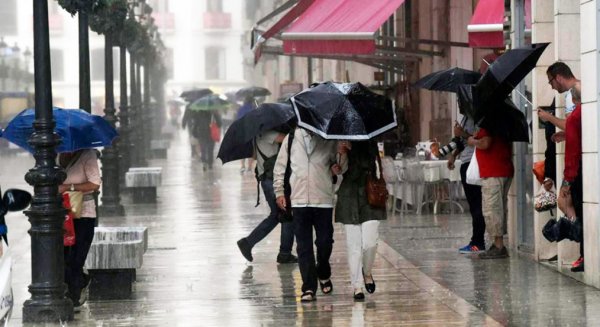Activan el aviso naranja por lluvias fuertes este martes en Málaga